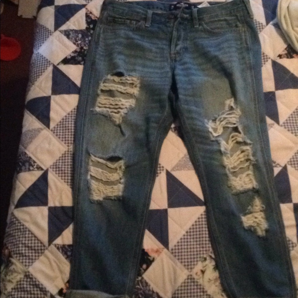 Hollister boyfriend jeans.